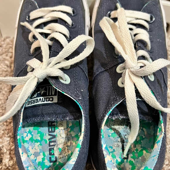 Converse Sneakers All Stars Limited Edition Navy & Blue Floral Lined Worn Once! - Picture 14 of 14